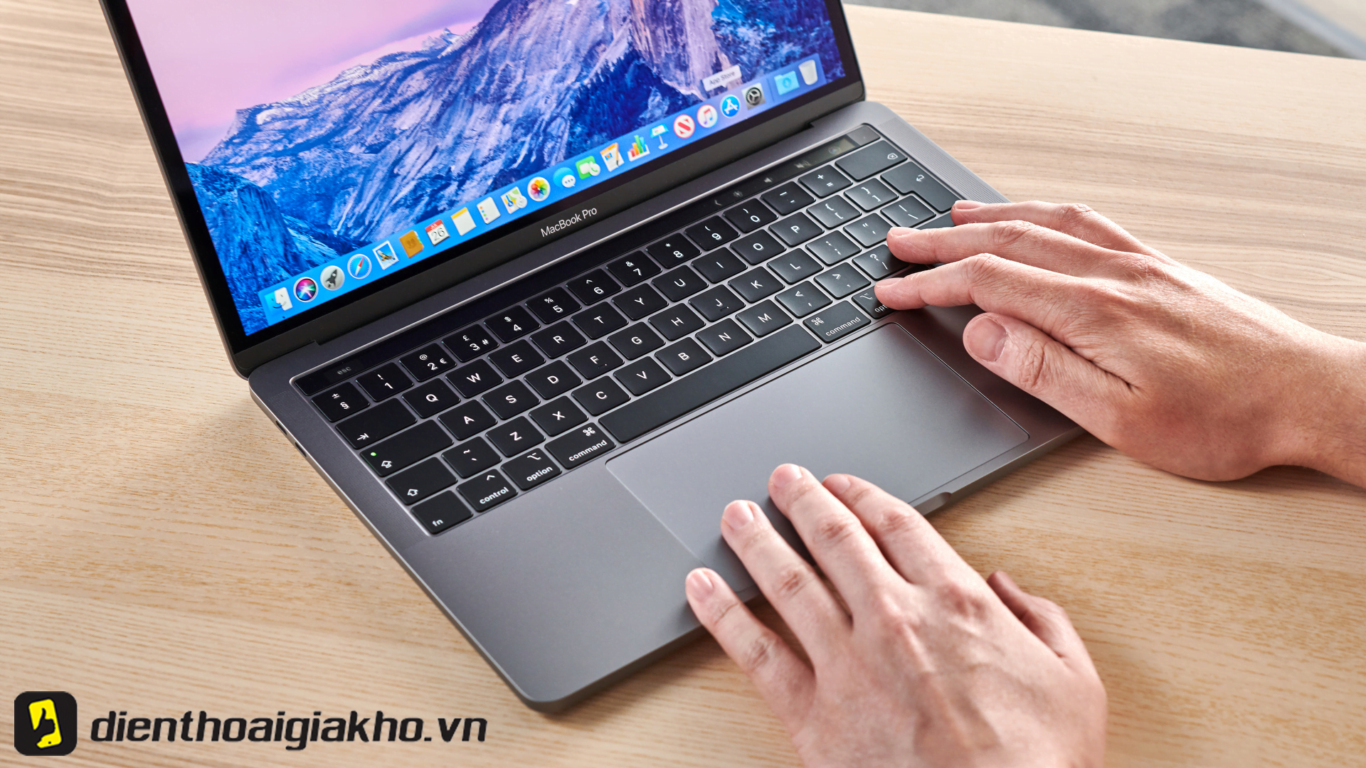 Giữ nguyên giá thành, nâng cấp Track Pad, mỗi lần lướt hoặc chạm đều diễn ra cực nhanh và chính xác