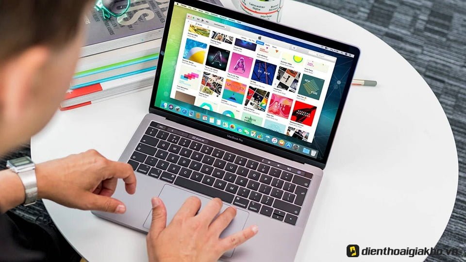 Màn hình Retina của MacBook Pro 2019 13 Inch 128GB Silver Cũ 99% ấn tượng 