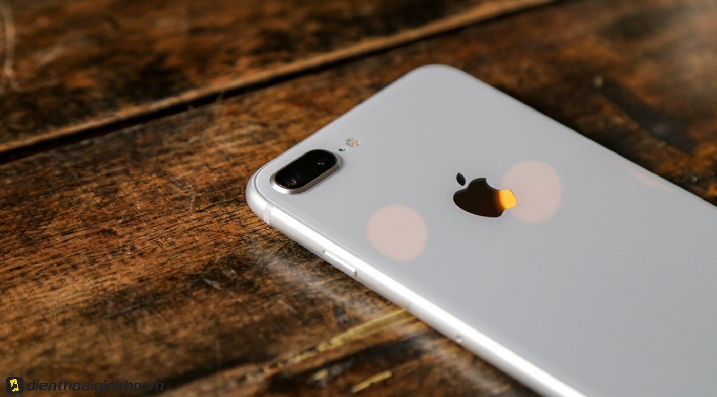 iPhone 8 Plus nổi tiếng với tính năng chống nước và vẻ ngoài sang trọng.