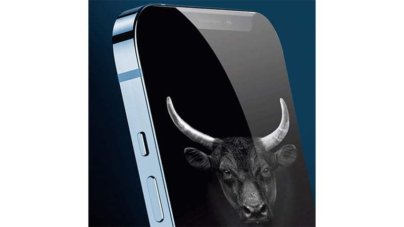 Miếng Dán Cường Lực iPhone 13 Promax MIPOW KINGBULL PREMIUM SILK HD sở hữu độ mỏng đáng kinh ngạc