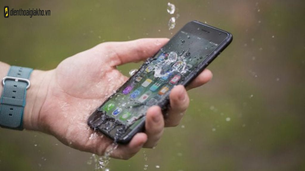 Iphone 7 hoạt động dưới nước thế nào