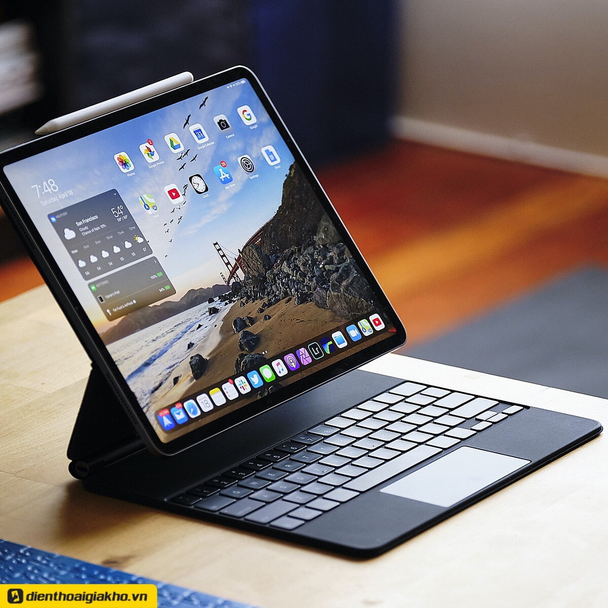 Thông qua công nghệ Bluetooth, sản phẩm sẽ tự ghép đôi với iMac, MacBook hay iPad của bạn một cách nhanh chóng và duy trì kết nối ổn định suốt quá trình sử dụng.