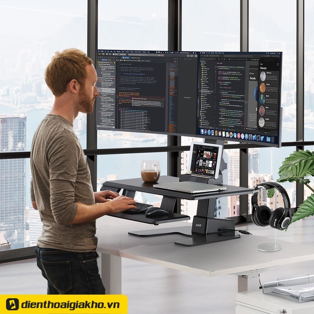 Sản phẩm giá đỡ máy tính được xem là giải pháp vô cùng phù hợp, vừa có thể tiết kiệm không gian, vừa có thể dễ dàng thay đổi vị trí màn hình của người sử dụng