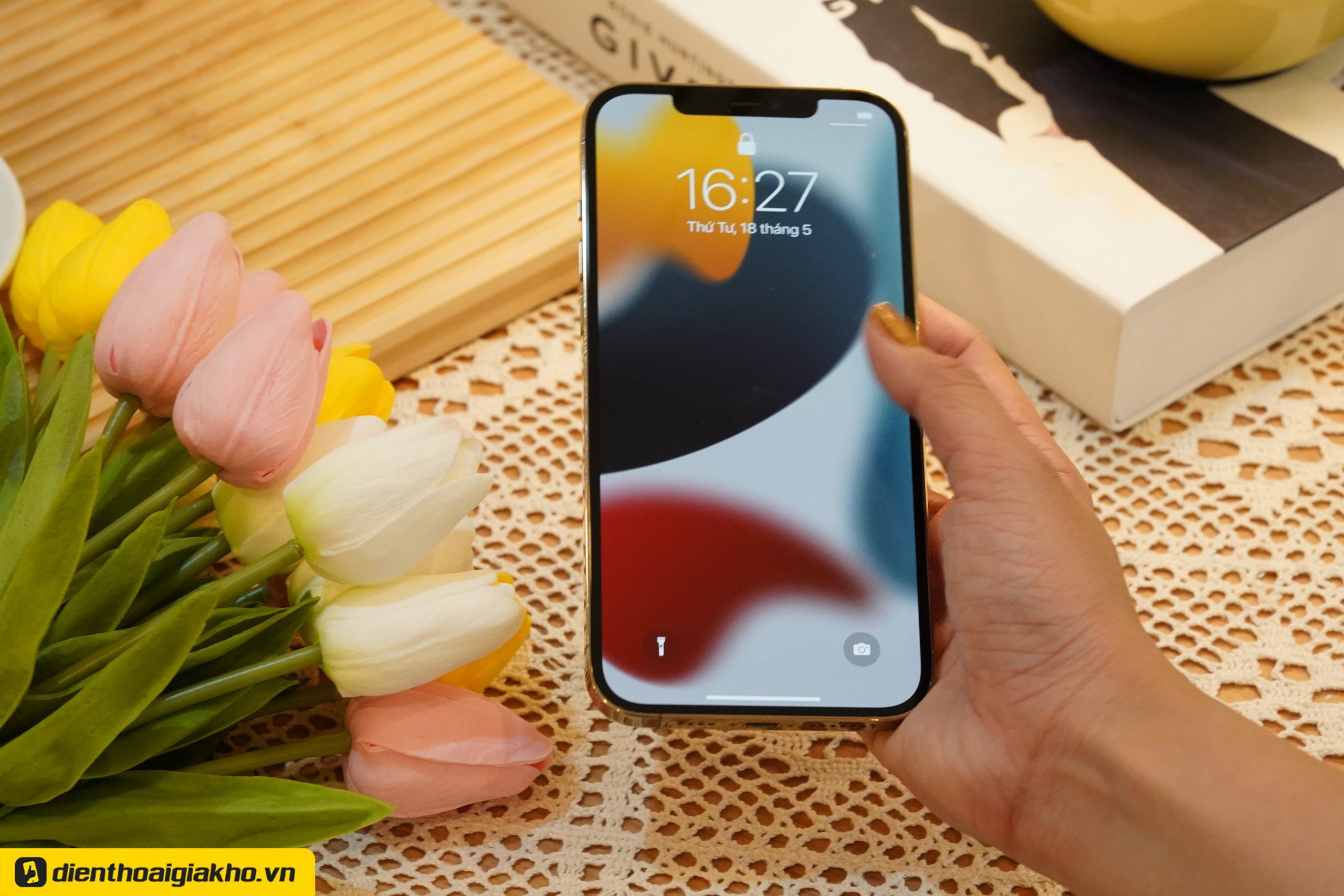 Tốc độ nhanh nhạy phản hồi của cảm ứng, chất lượng hiển thị rõ nét đã giúp cho iPhone 12 Pro Max nằm top smartphone "đỉnh" nhất thị trường hiện nay