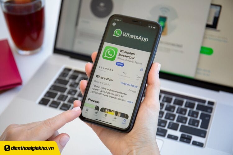 Sử dụng ứng dụng nhắn tin để giữ liên lạc với bạn bè và gia đình - chẳng hạn như Messenger, Whatsapp hoặc LINE. Với các tính năng trò chuyện, giao diện người dùng dễ sử dụng và ổn định, những ứng dụng này sẽ đem lại cho bạn trải nghiệm nhắn tin không giới hạn.