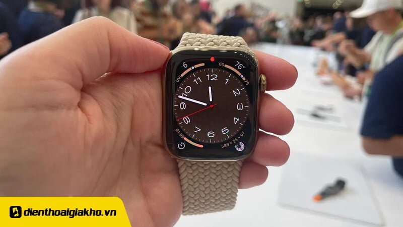 Apple Watch Series 8 và Galaxy Watch5