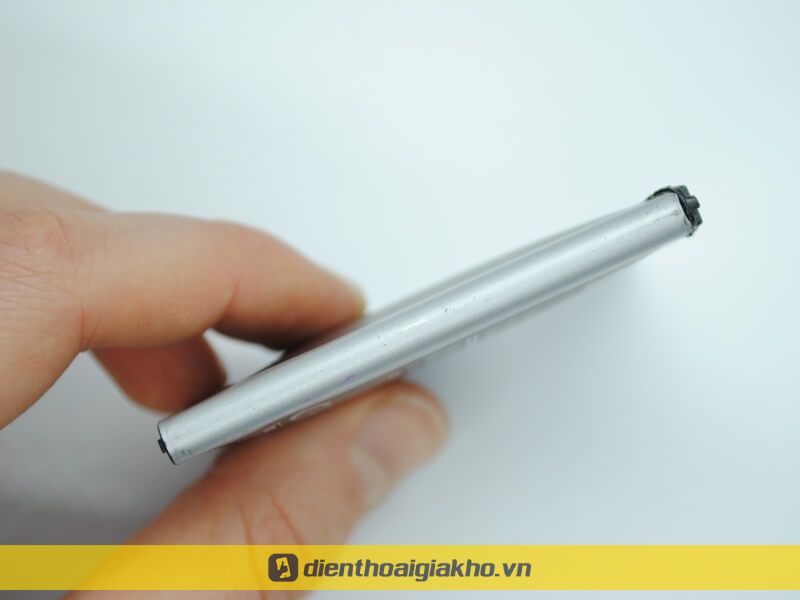 Pin xuất hiện dấu hiệu phồng rộp khi tháo rời kiểm tra