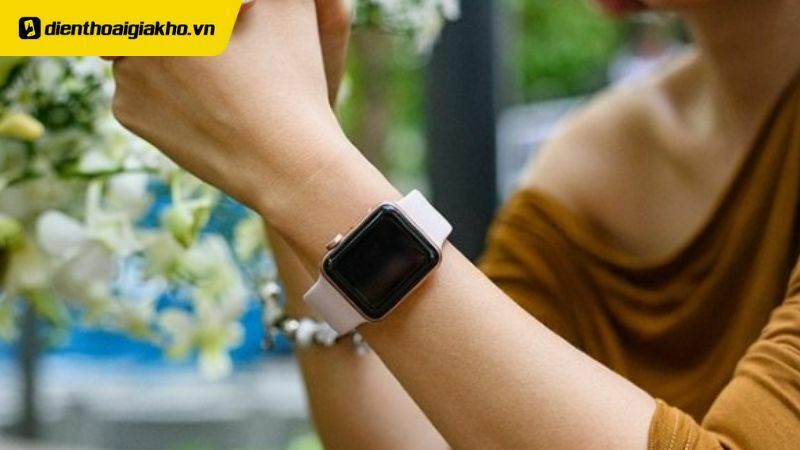 Cách chọn đồng hồ thông minh Apple Watch cho nữ tay nhỏ