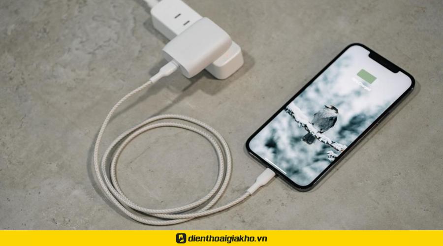 Chỉ sạc pin khi pin yếu - iPhone 13 Pro Max sạc không vào pin