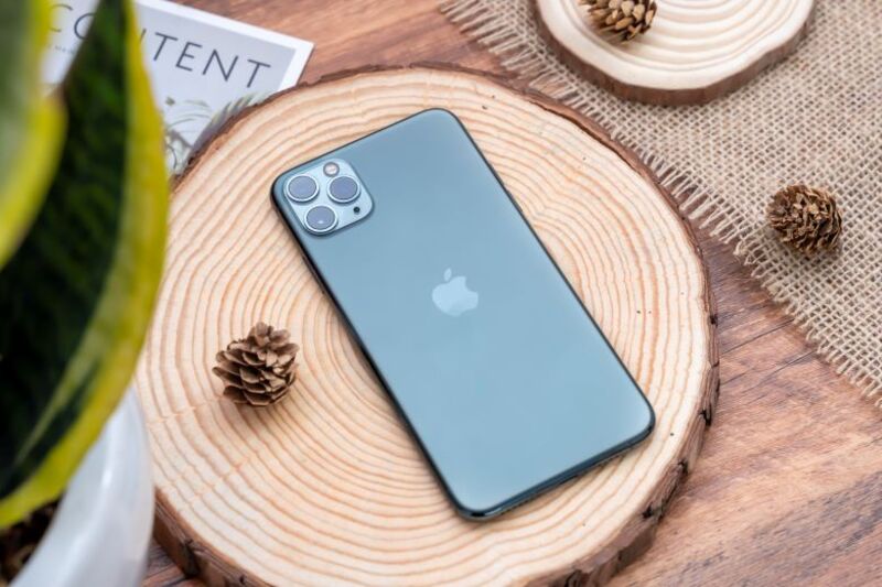 iPhone 11 Pro Max với thiết kế sang trọng