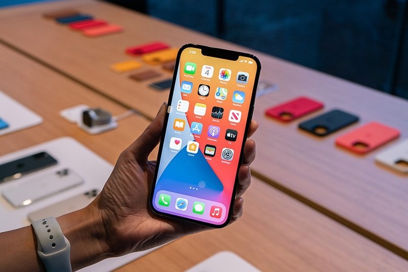 So sánh giữa iPhone quốc tế và điện thoại phiên bản địa phương