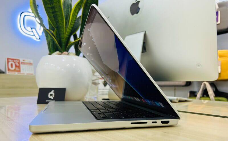 Vẫn là màn hình tai thỏ trên Macbook Pro M1