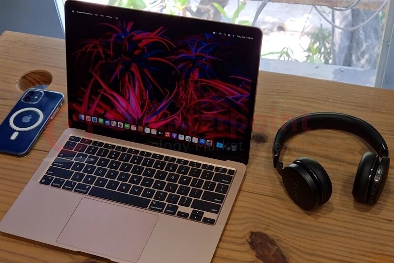 so sánh Macbook Air M1 và Macbook Pro 2019