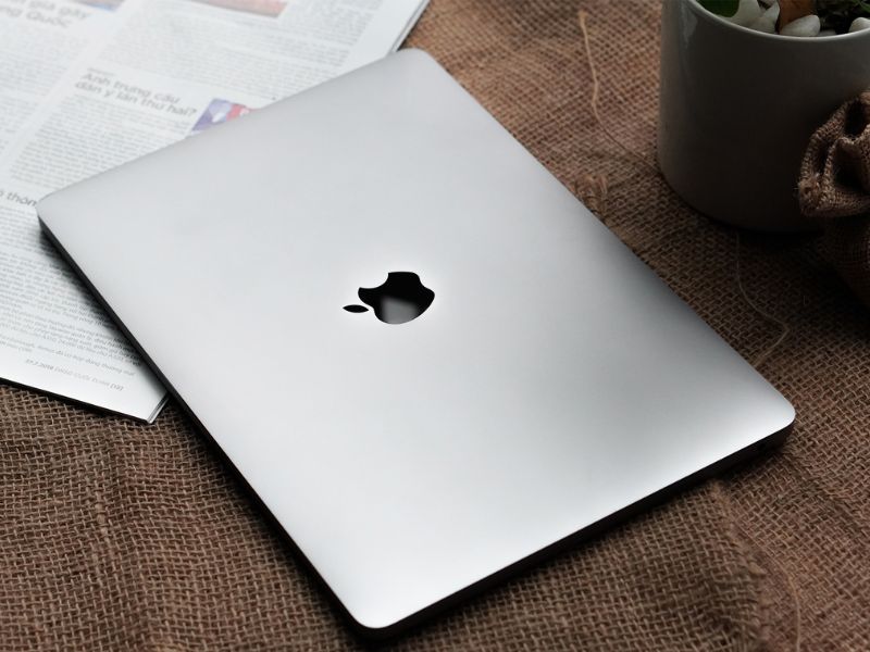 so sánh cổng kết nối macbook air và pro