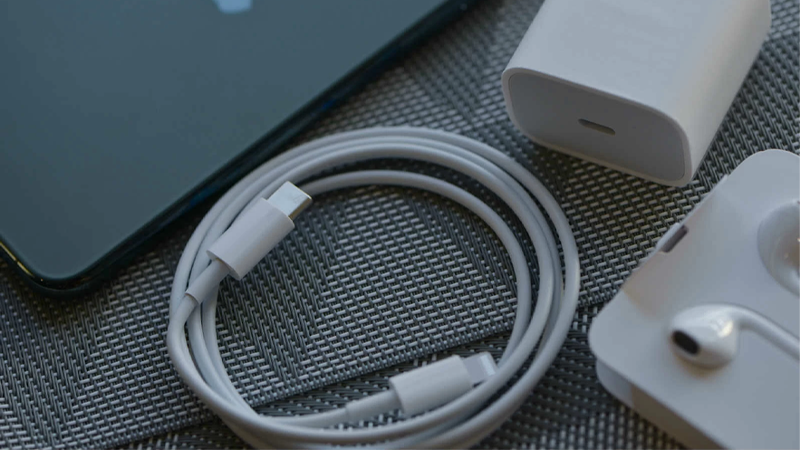 iPhone cắm sạc bị tắt nguồn