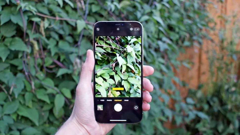 có nên mua iPhone 12 Pro Max cũ