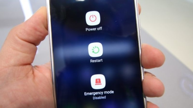 điện thoại samsung bị đơ không tắt nguồn được