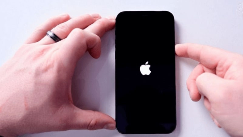 iPhone 11 bị tắt nguồn