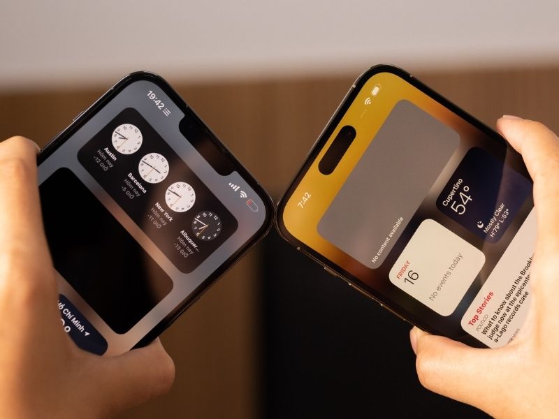 so sánh iphone 12 pro max và 14 pro max về màn hình