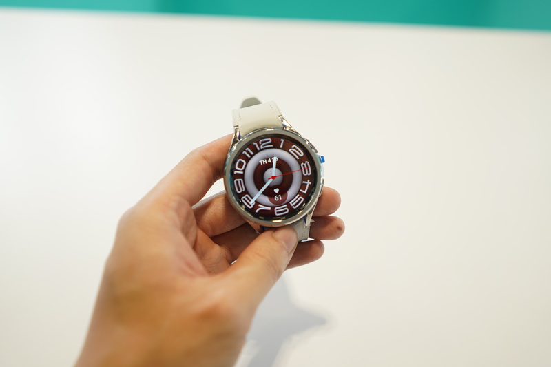 trên tay đánh giá galaxy watch6 classic