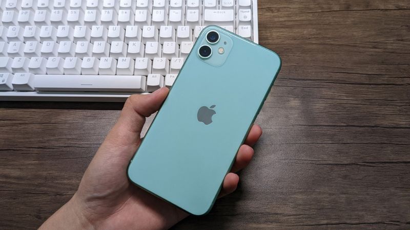 iphone 11 chơi game được bao lâu