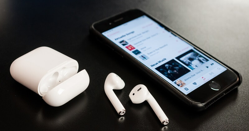 Khởi động lại thiết bị tai nghe Airpod của bạn