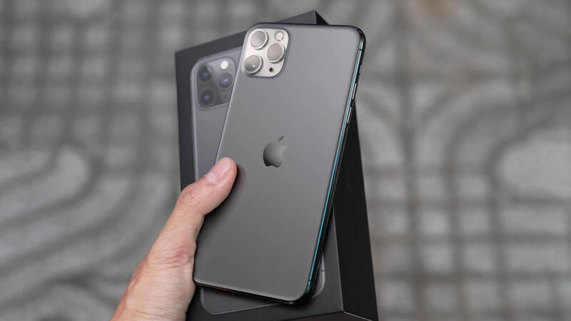 Nên kiểm tra thiết kế vỏ bên ngoài iPhone 11 cũ 99 giá rẻ