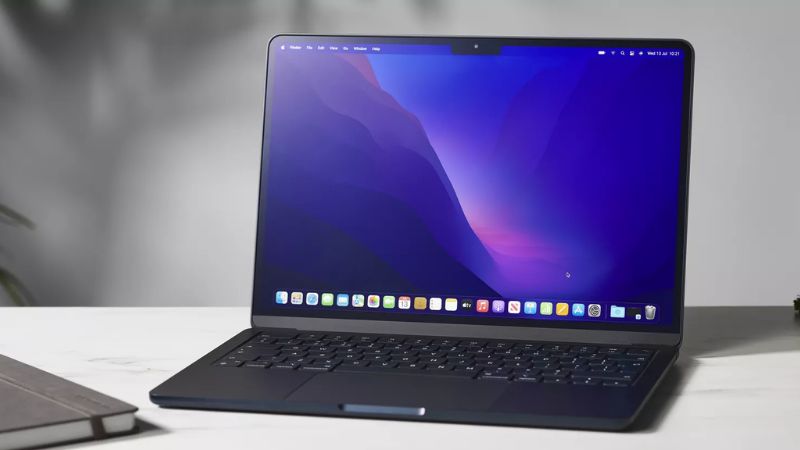 nên mua máy tính bảng hay laptop cho con học
