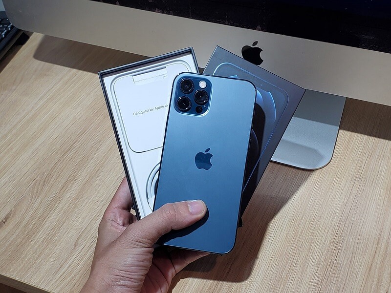 Xem xét thông tin, vỏ hộp của máy