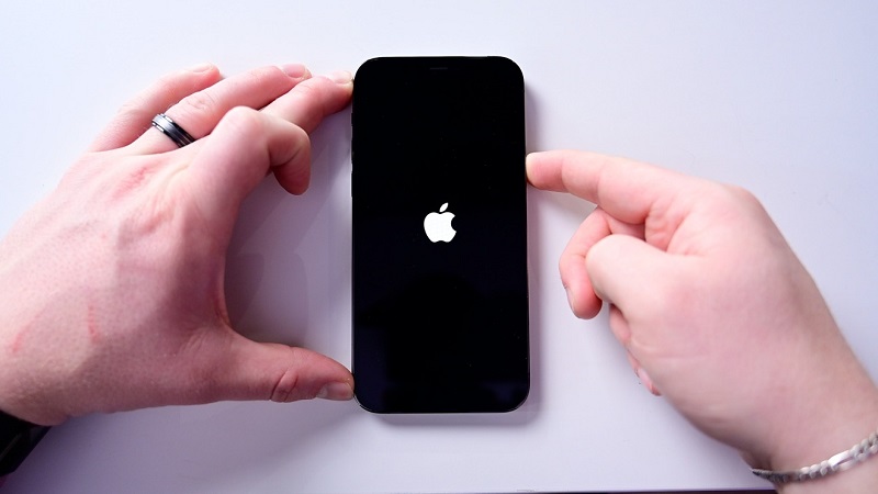 Cách sửa iPhone 12 bị đơ không tắt nguồn được