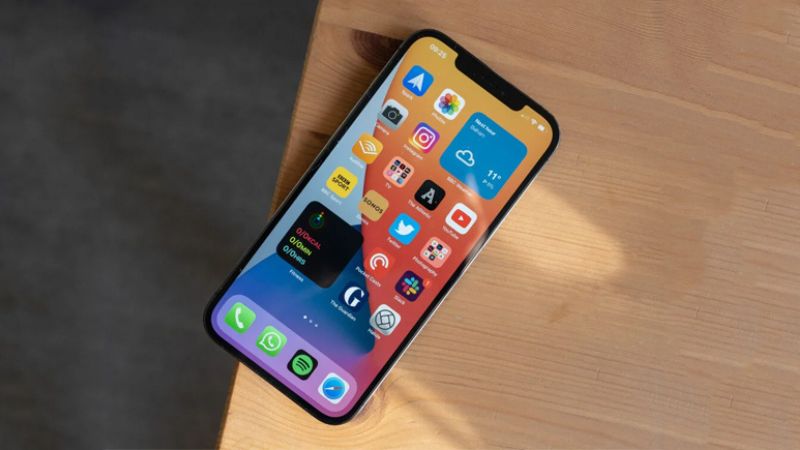 bao nhiêu tuổi mua được điện thoại trả góp