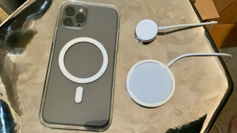 iPhone 12 Pro Max có sạc không dây không