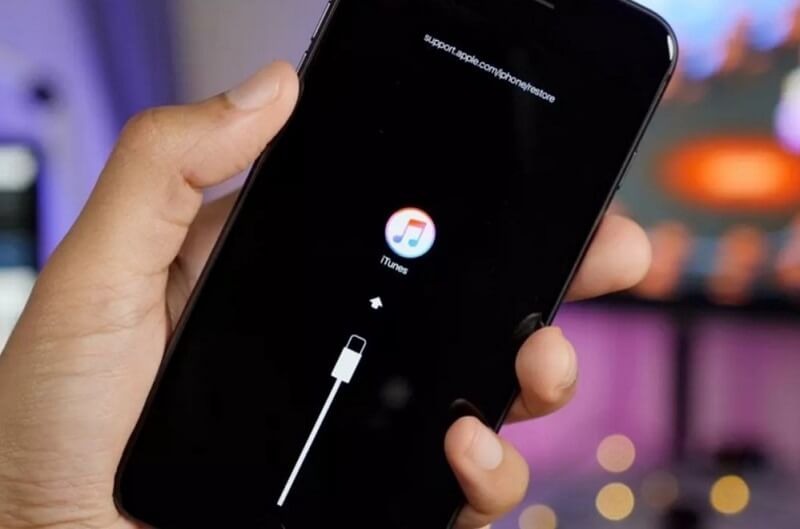 iPhone 12 Pro Max đang dùng bị sập nguồn