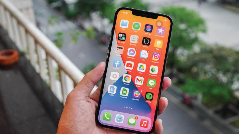 viền iPhone 12 Pro Max làm bằng gì