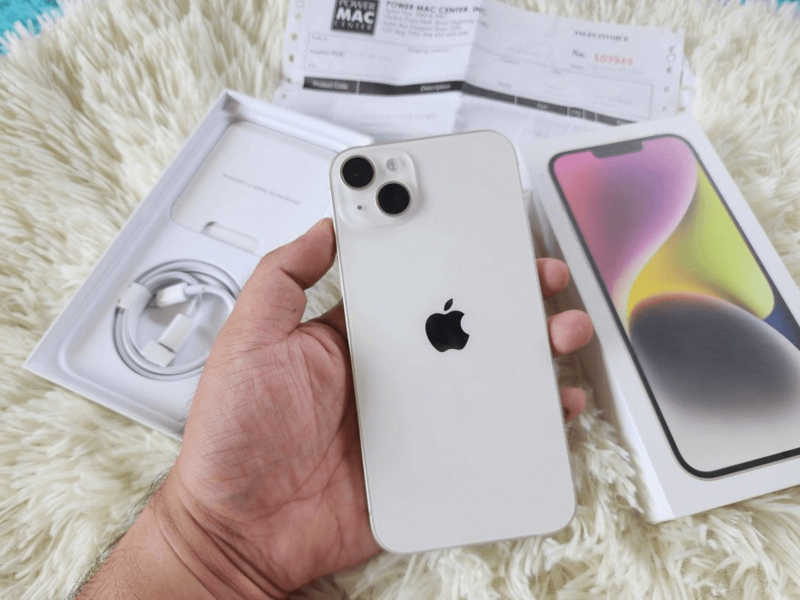 iPhone 13 thường màu trắng