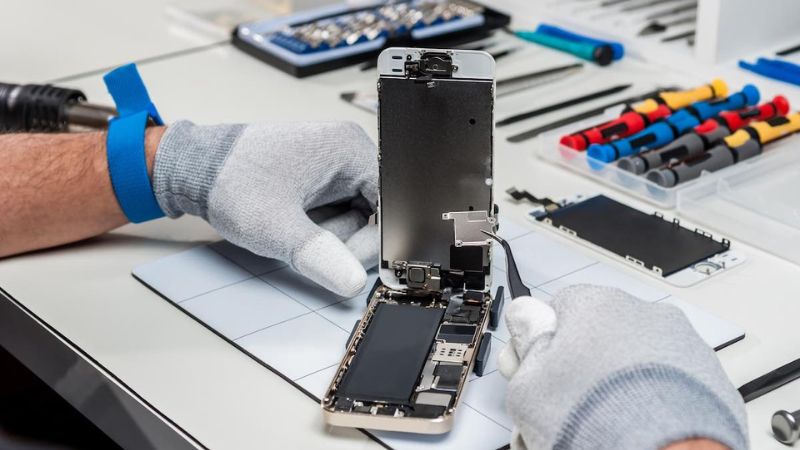 Nên thay màn hình màn hình iPhone 12 Pro Max ở đâu?