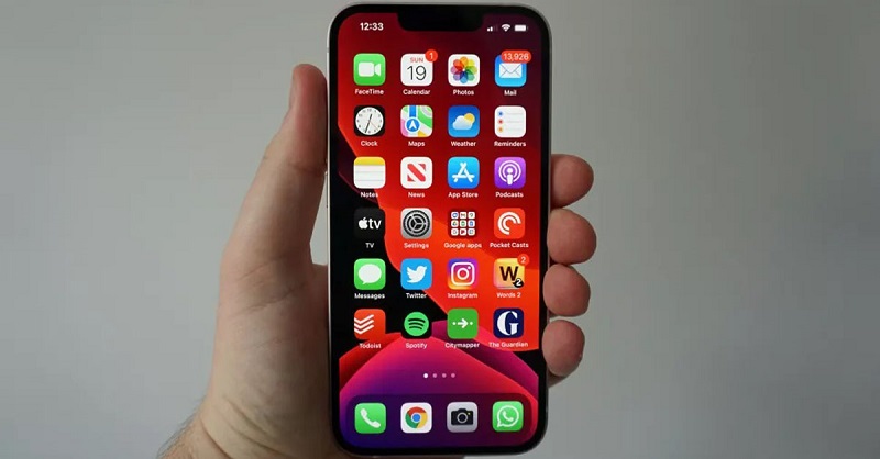 so sánh Samsung Z Flip 4 và iPhone 13
