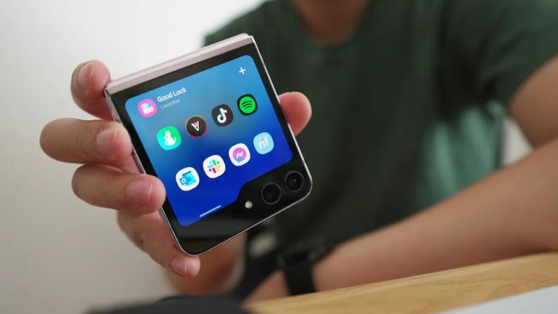 Samsung Galaxy Z Flip5 màn hình