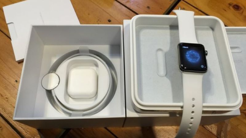 Kiểm tra hộp và phụ kiện Apple Watch