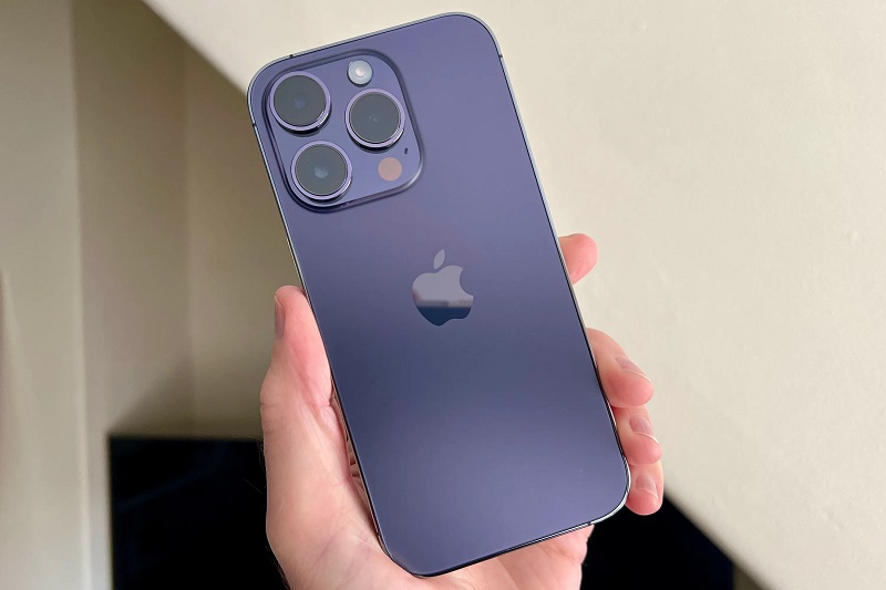 iPhone 14 có mức giá bán ngang ngửa Z Fold 4