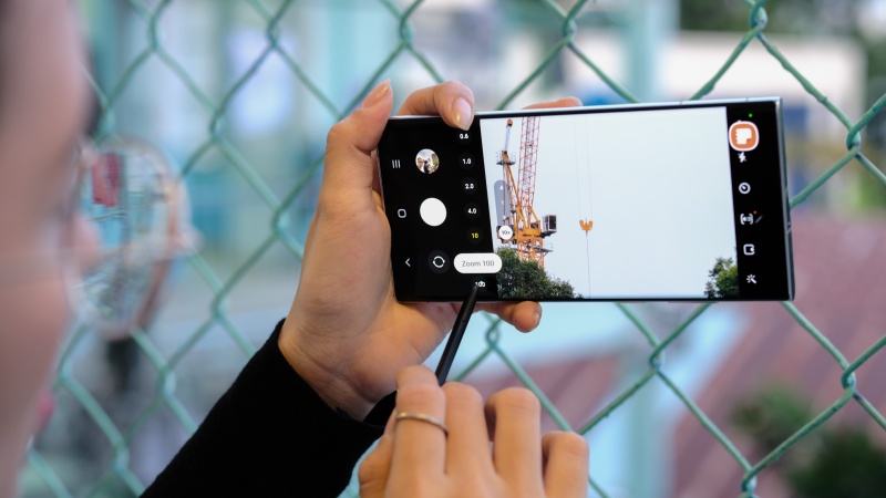Cách chụp ảnh đẹp trên Samsung S22 Ultra bằng bút S-Pen từ xa