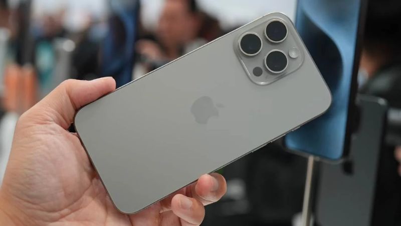 có nên mua iphone 15 pro max bản mỹ