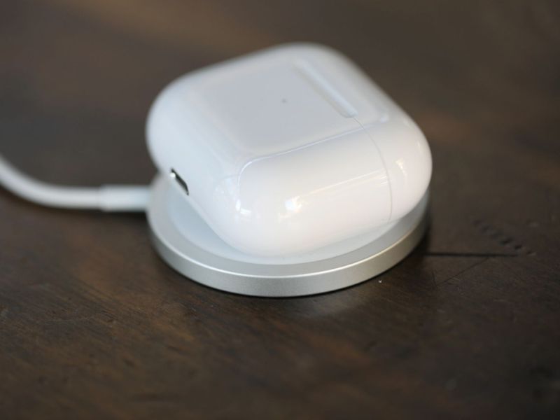 Nguyên nhân hộp sạc Airpod không lên đèn