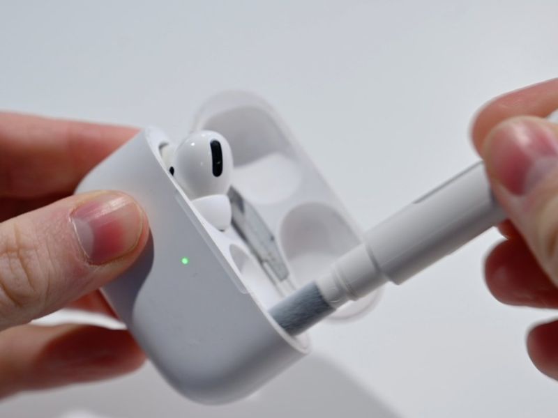 hộp sạc airpod không lên đèn