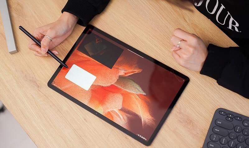 So sánh iPad Gen 9 và Samsung Tab S7 FE về màn hình