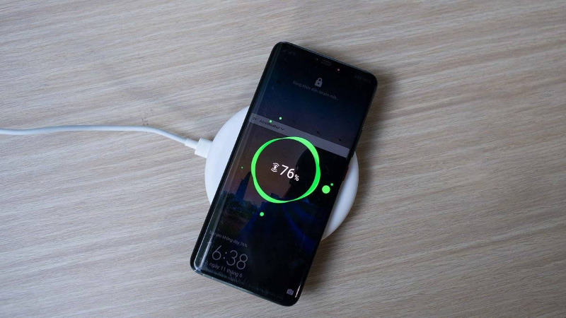 Cách sạc pin không dây Samsung