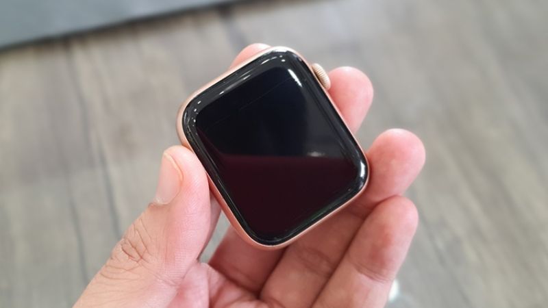 có nên dán màn hình apple watch