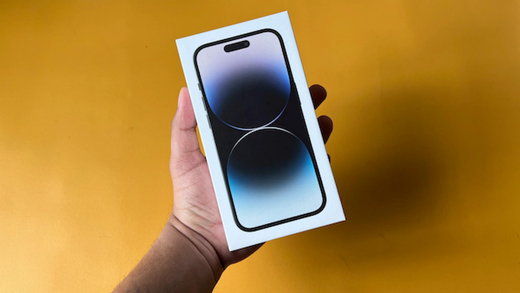 Đập hộp iPhone 14 Pro Max màu đen có gì bên trong hộp?