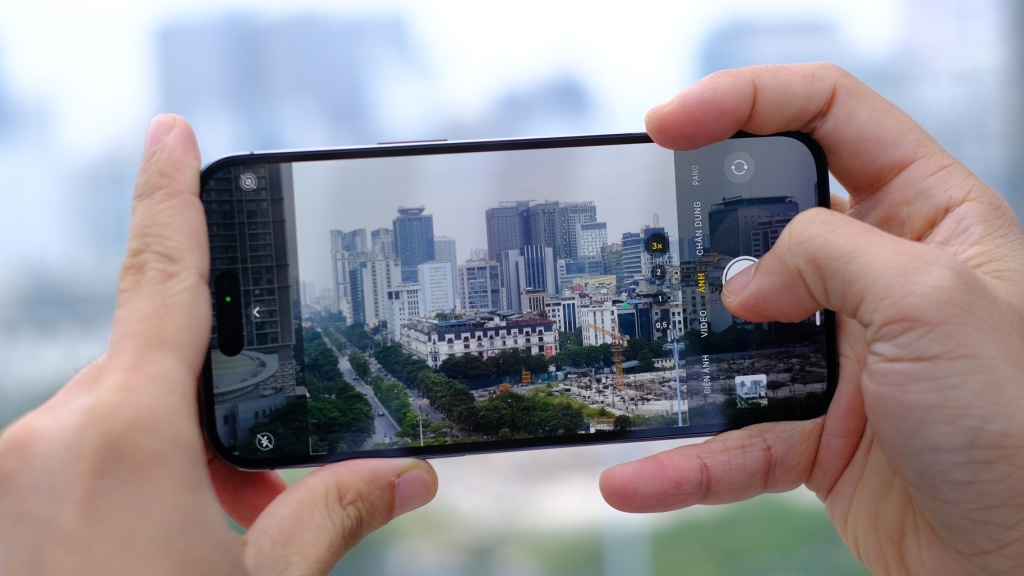 đập hộp iPhone 14 Pro Max màu đen 3