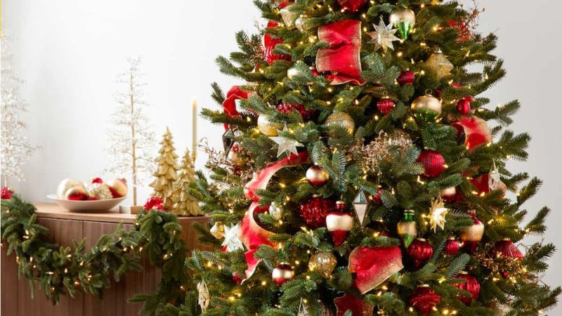 Trang trí cây thông Noel